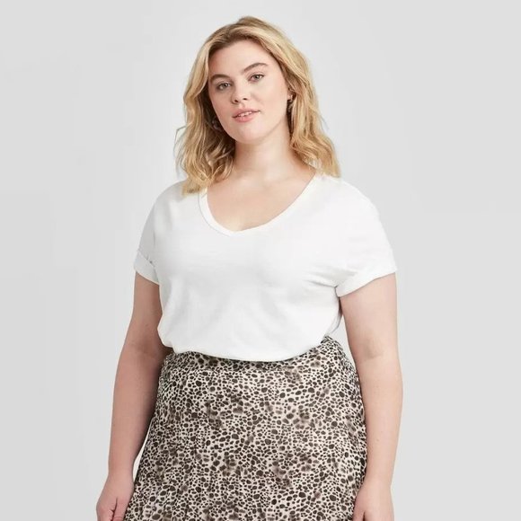 Women's Ava & Viv 4X  V-Neck Slim Fit T-Shirt Short Sleeve White NEW - Picture 1 of 8